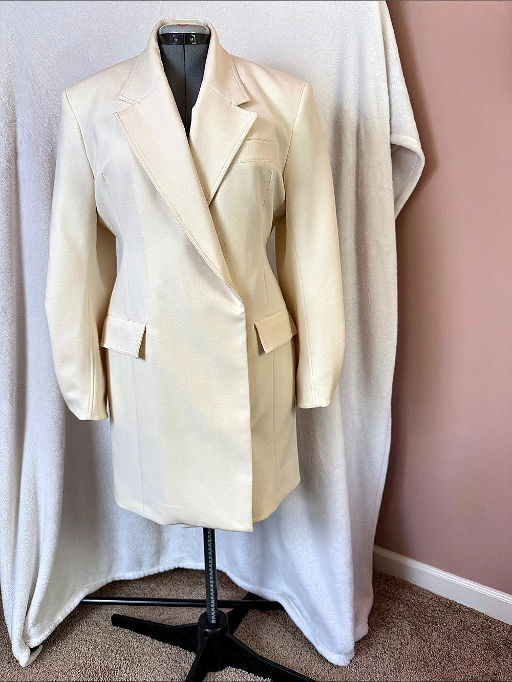 H&Medium Double-Breasted Blazer style dress in cream Size Medium Like New